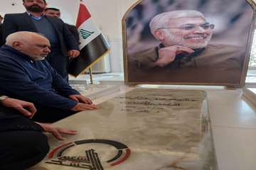 معاون راهبردی رییس جمهور، در قبرستان وادی‌السلام نجف اشرف