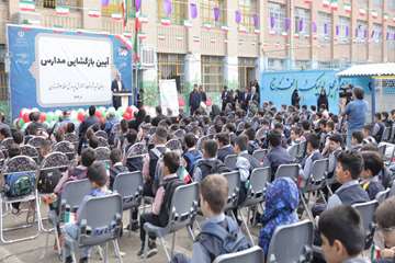 حضور دکتر اسماعیلی در مدرسه شرافت